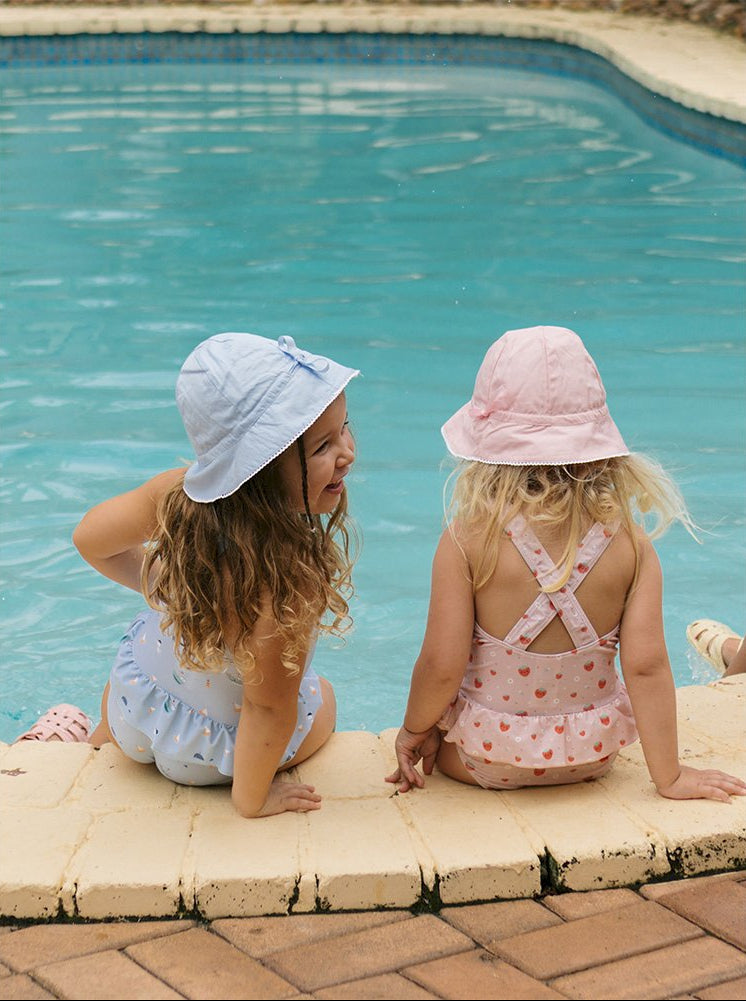 Monnëka Crossed Swimsuit with Ruffles Strawberry