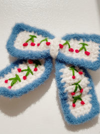 Gehaakte Cherry haarclip